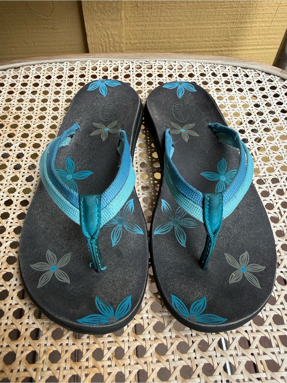 Chaco Flip Flop Sandals Blue Floral Women’s size 7